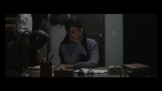[데이터주의] 잊어야 한다는 마음으로 MV - 아이유.gif | 인스티즈