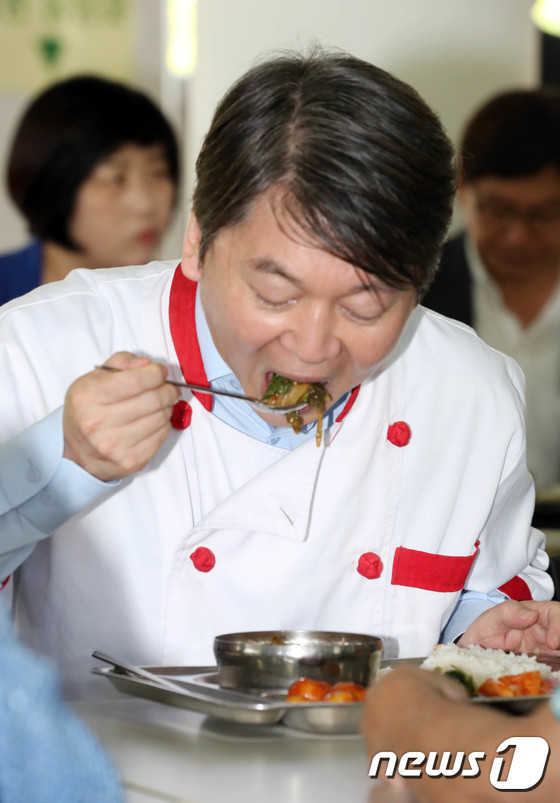 ??? : 안철수 임마 이거는 손이 없니? | 인스티즈