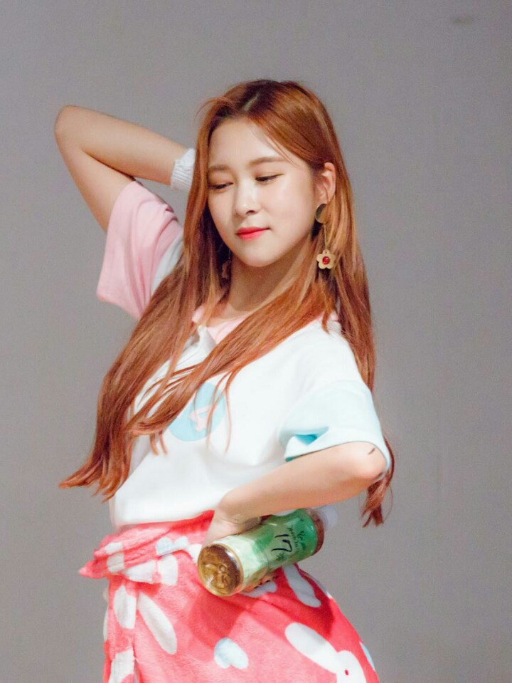 섹시포즈 뺏긴거에 대한 우주소녀 루다의 생각 | 인스티즈