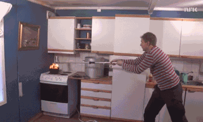 끓는 기름에 물을 부으면 안되는 이유.gif | 인스티즈