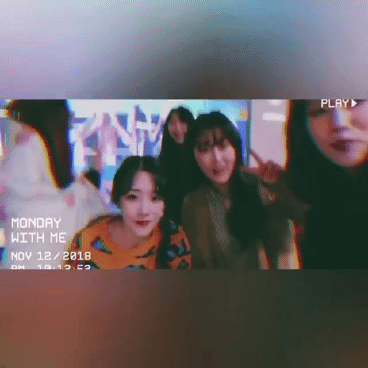 데뷔 4주년 축하 전광판가서 인증 남긴 러블리즈.jpg | 인스티즈