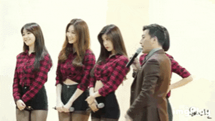 걸스데이에게 우루루 달려나가는 군인들ㄷㄷ.gif | 인스티즈