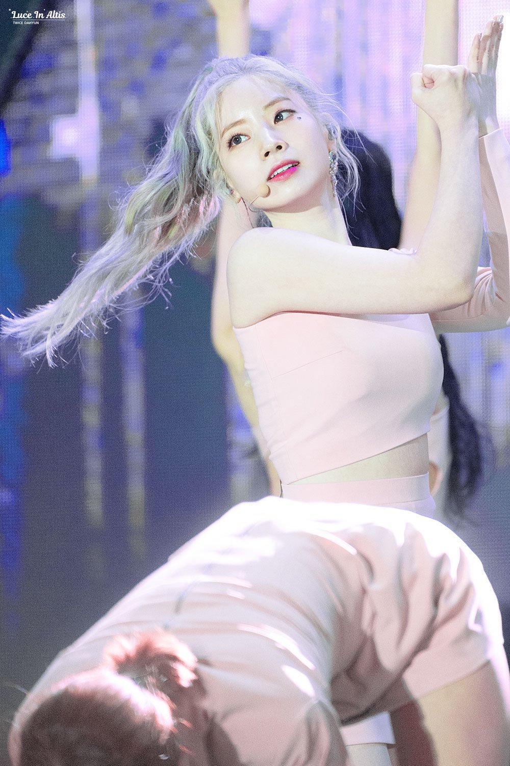 백금발머리도 잘어울리는 최근 다현이.jpg | 인스티즈