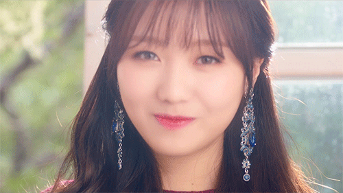 너무 커서 상처까지 났다는 러블리즈 귀걸이 크기.jpgif | 인스티즈