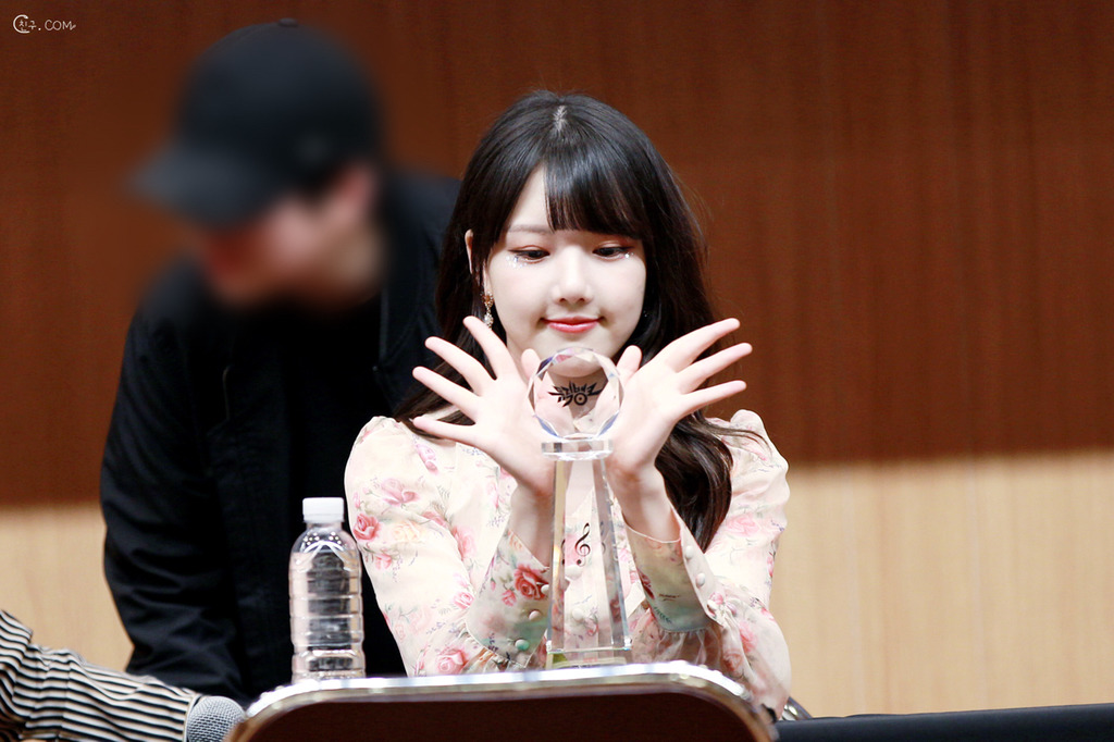 [여자친구] 동생의 생일 파티에 초대 받아서 예린이 | 인스티즈
