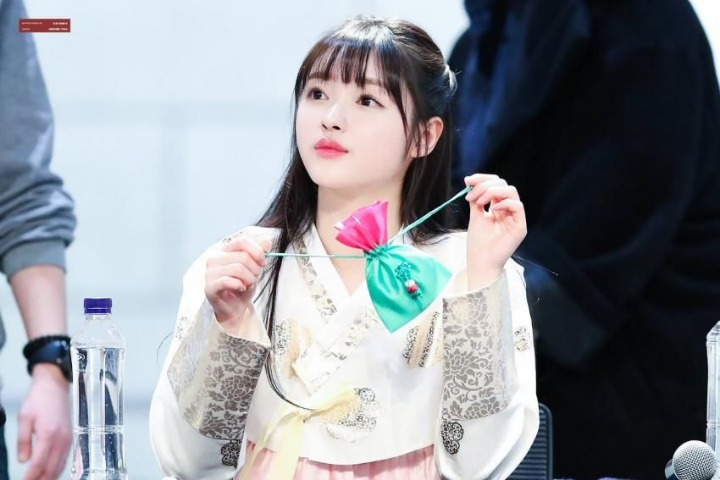 팬싸에서 한복입은 유아.jpg (오마이걸) | 인스티즈