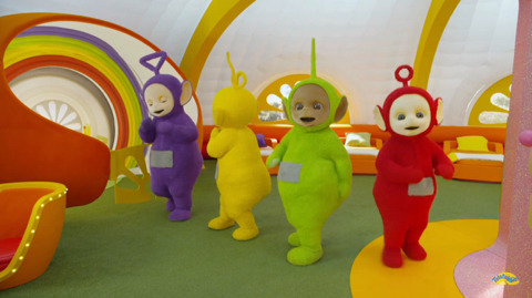 뉴 텔레토비 몸통박치기하며 노는 텔레토비.jpg (텔레토비 무서워하는 사람 주의) | 인스티즈