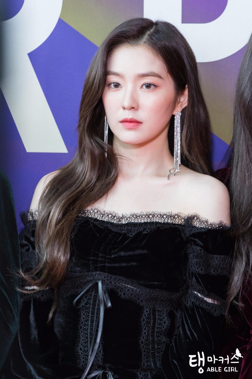 시상식에서 미모 폭격하고 다니는 아이린.jpg | 인스티즈