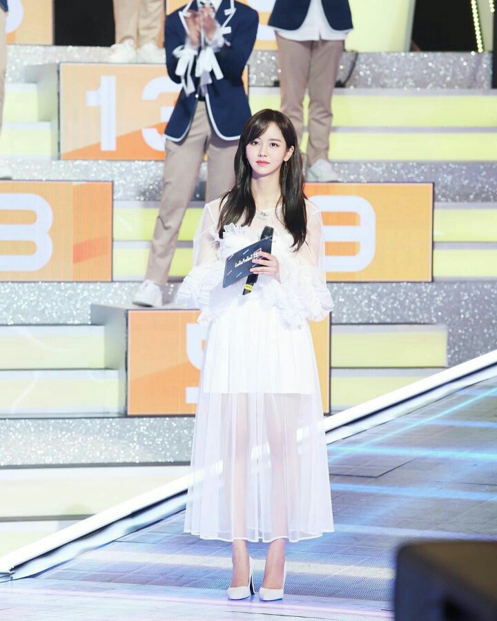 오늘자 김소현 화이트 드레스ㄷㄷㄷ | 인스티즈