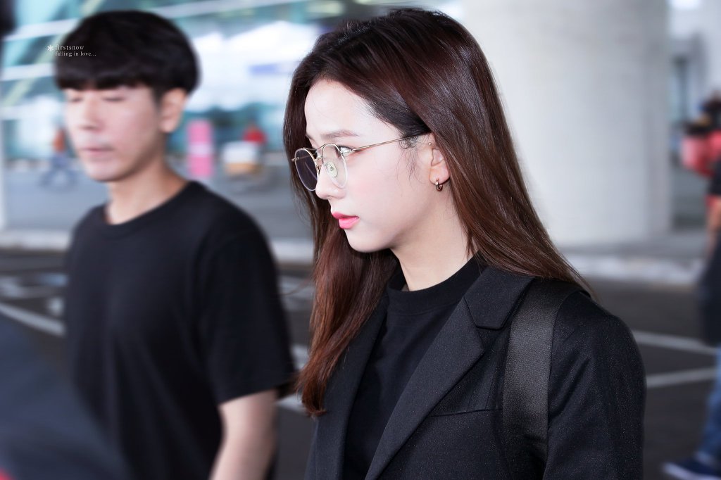 런던패션위크 참석하러 출국한 블랙핑크 지수.jpgif | 인스티즈