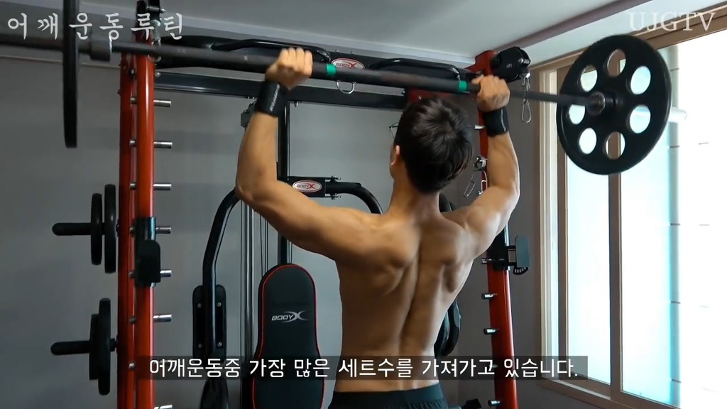 어떤 직장인 운동 유튜버의 어깨운동 방법 ㅎㄷㄷ;;.JPG | 인스티즈