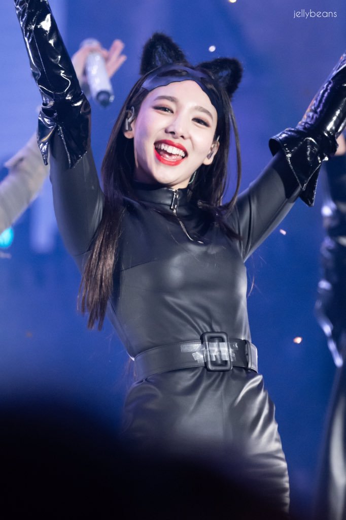 181028 트와이스 ONCE HALLOWEEN 나연 캣우먼 직캠 | 인스티즈