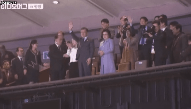 현송월에게 기립박수 양보하는 김영남 | 인스티즈